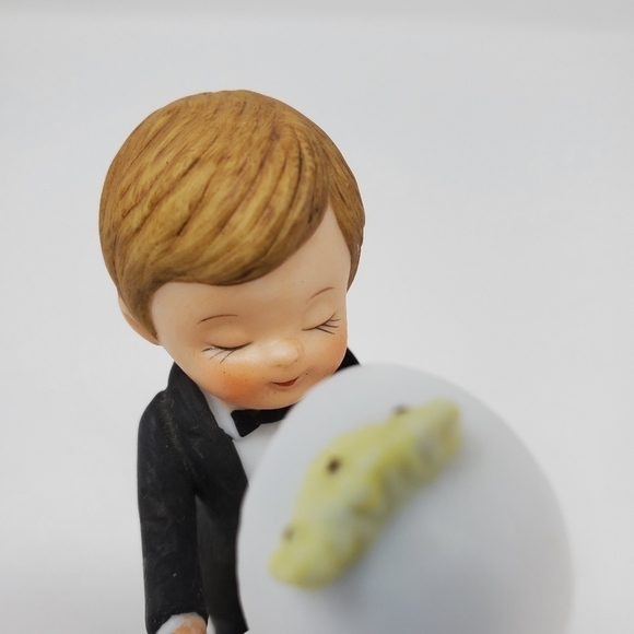 VINTAGE LEFTON CHINA HAND PAINTED BRIDE AND GROOM FIRST KISS - Picture 8 of 11